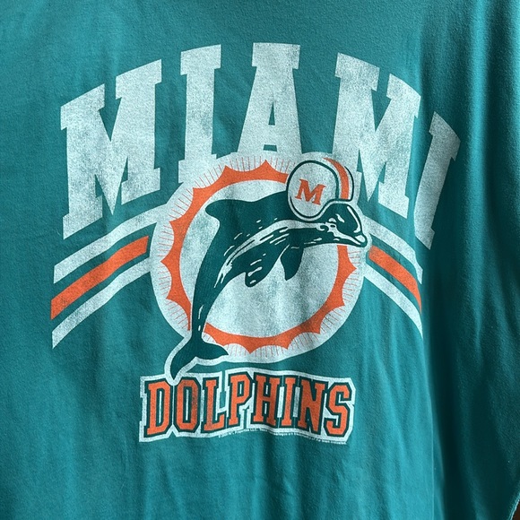 Men’s 2XL Miami Dolphins short sleeve shirt. - Picture 2 of 4